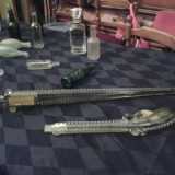 Bottiglie a forma di spada provenienti dall'Armenia